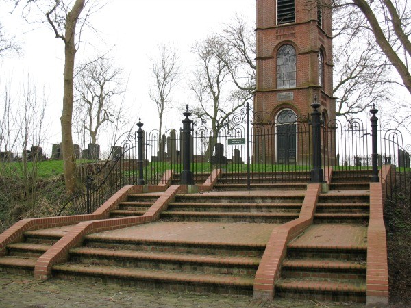 Toornwerd trap naar kerkhof